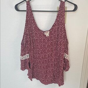 Mossimo Supply Co. Maroon Floral Cold-Shoulder Tank with Crochet Trim